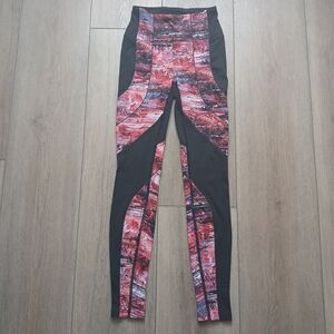 Lululemon Sculpted Panel Leggings – Size 4 – Black & Pink Print 11.5"x38"